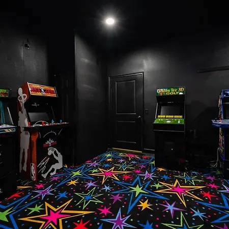 Huge 9Br W Game Rm Pool Theme Rooms By Disney